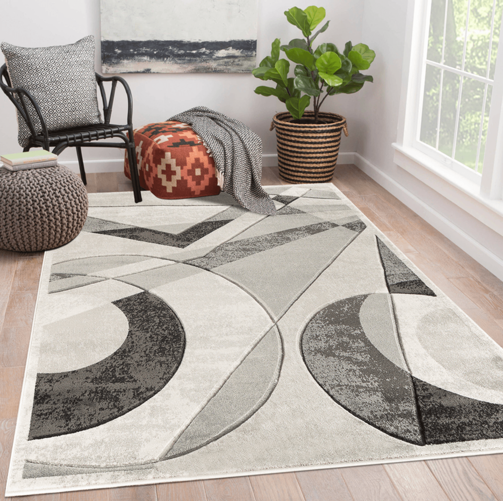 Hand-Carved Geometric Grey Polypropylene Rug - 3'8