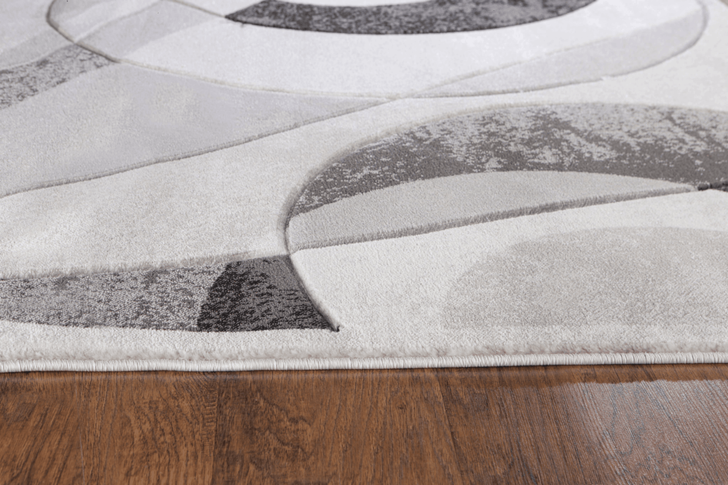 Hand-Carved Geometric Grey Polypropylene Rug - 3'8" X 5'6"